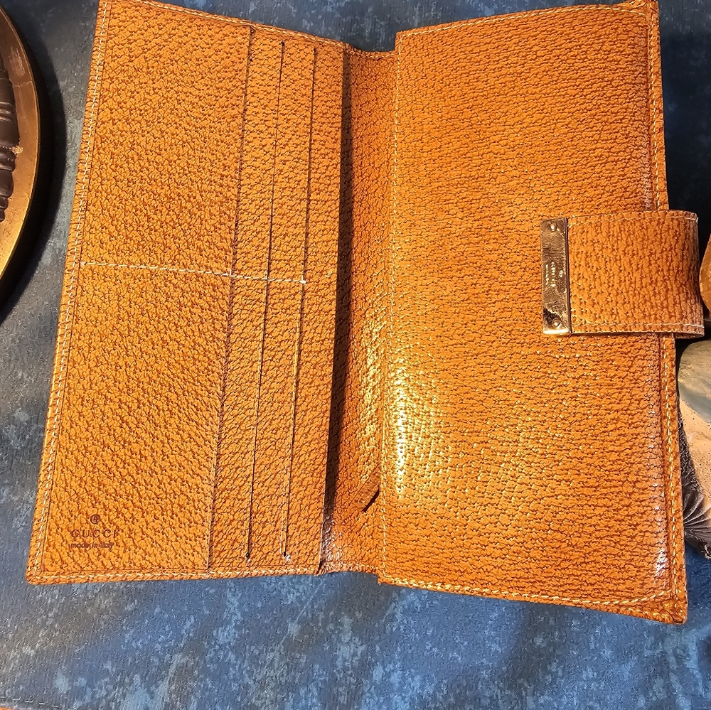 Authentic Gucci Wallet - Picture 10 of 16